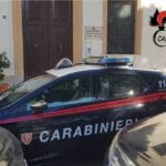 Panico e fuga precipitosa l'altra sera alla pizzeria My Pizza di viale Italia, ad Alcamo. Un uomo di origine tunisina ha fatto irruzione nel locale minacciando di uccidere presenti e gestori, trascinando la serata in una escalation violenta che si è conclusa solo con l'intervento delle forze dell'ordine e il ricovero in ospedale dell'aggressore.