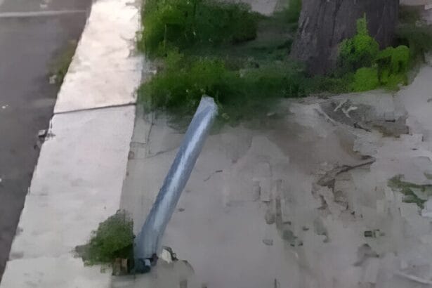 Fleximan è arrivato a Palermo, segato il palo di una fototrappola In via Messina marine è stato trovato segato il palo che supportava una telecamera di videosorveglianza installata vicino ai cassonetti dei rifiuti