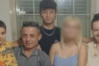 A causa della mancanza di loculi disponibili, le bare dei due bambini sono rimaste in deposito per settimane