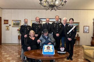 Il Carabiniere Salvatore compie 105 anni e festeggia con i colleghi