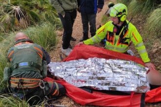 Intervento congiunto del Soccorso Alpino e Speleologico Siciliano e dell'82° Csar dell'Aeronautica Militare nella Riserva Naturale Orientata dello Zingaro per recuperare un escursionista trapanese che era rimasto tutta la notte bloccato in una zona impervia dopo essersi ferito gravemente precipitando da una scogliera nei pressi di Cala Berretta.