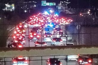 Palermo - Un grave incidente si è verificato nella notte tra sabato e domenica in viale Regione Siciliana a Palermo. Un'auto, per cause ancora da accertare, si è capovolta dopo uno scontro con un'altra vettura all'altezza di via Ugo La Malfa.