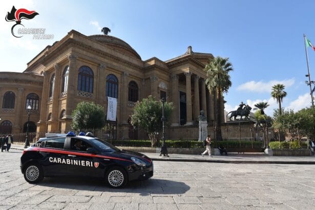 Nuovo blitz antidroga dei Carabinieri del Comando Provinciale di Palermo, dopo l’operazione della scorsa settimana che aveva portato al sequestro per oltre 25 chilogrammi di stupefacente e 6 arresti, altre 12 persone sono finite in manette con un cospicuo sequestro di quasi 200 piante e 20 chili di droga.