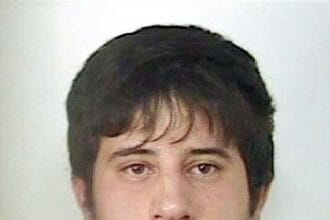 Rosario Montalbano, 38 anni, è il nuovo collaboratore di giustizia che sta fornendo importanti informazioni sulla criminalità organizzata a Brancaccio e nei mandamenti di Tommaso Natale e Porta Nuova. Montalbano, recentemente condannato a 12 anni e 2 mesi in primo grado per una cinquantina di estorsioni, ha un lungo curriculum criminale alle spalle.