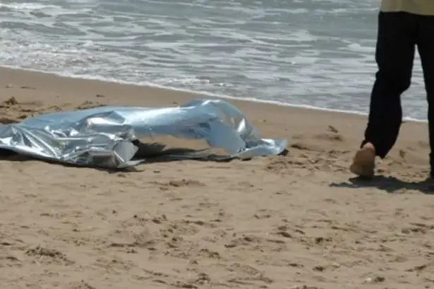 Tragedia a Torretta Granitola: ragazza muore in mare mentre fa il bagno Una ragazza, di cui non è ancora nota l'identità, è morta questa mattina nelle acque antistanti Torretta Granitola, nota località balneare in provincia di Trapani. Il corpo della giovane è stato avvistato da alcuni bagnanti, galleggiante a poche centinaia di metri dalla riva. Immediatamente soccorsa, ogni tentativo di rianimazione si è rivelato vano e la ragazza è stata dichiarata morta dai sanitari del 118 giunti sul posto.