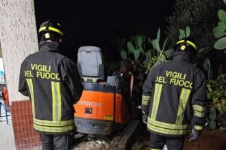 Momenti di paura a San Giuseppe Jato per il crollo di una palazzina in ristrutturazione sul posto Vigili del Fuoco e carabinieri