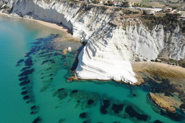 La Scala dei Turchi, la celebre scogliera di marna bianca di Realmonte, è stata inserita tra i 100 geositi più importanti al mondo