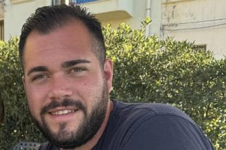 Palermo - Giuseppe La Barbera, 28 anni, il più giovane degli operai morti nella strage di Casteldaccia è anche l'unico palermitano ed è originario del quartiere Albergheria dove sorge il popolare mercato di Ballarò. Giuseppe si era sposato nel maggio 2019 e fra qualche giorno avrebbe festeggiato i 5 anni di matrimonio. Lascia la giovane moglie e due bimbi piccoli.