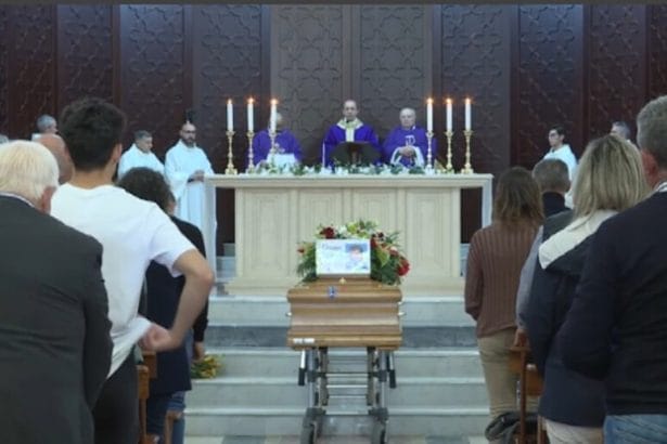 "Ciao Giuseppe, ciao". Un urlo ha squarciato il silenzio fuori dalla chiesa madre di San Cipirello (Palermo) dove sono stati celebrati i funerali di Giuseppe Miraglia, uno dei cinque operai morti a Casteldaccia impegnati nei lavori alla rete fognaria
