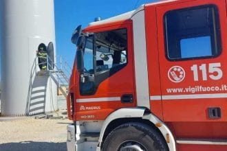 Ancora sangue sul lavoro in Sicilia. Un altro operaio, Giuseppe Carpinelli di 33 anni, ha perso la vita in un incidente avvenuto nel pomeriggio di ieri nel parco eolico Erg 69 di contrada Ranchibilotto a Salemi, in provincia di Trapani.