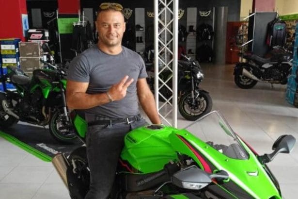 Tragedia sulla Palermo-Sciacca: Antonio Gulino perde la vita in un incidente in moto Sciacca piange la scomparsa di Antonio Gulino, 36 anni, morto in un incidente stradale sulla statale 624, Sciacca-Palermo, al bivio per Misilibesi. L'uomo, sposato e padre di due figli, era un muratore stimato nella comunità locale e un appassionato motociclista.