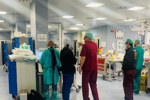 Donna muore al Policlinico di Palermo dopo incidente, donati i suoi organi La generosità di una donna deceduta al Policlinico per le conseguenze di un incidente stradale salveranno quattro pazienti in attesa di trapianto. Sono stati prelevati cuore, reni, fegato e cornee, queste ultime inviate alla Banca degli occhi di Mestre.