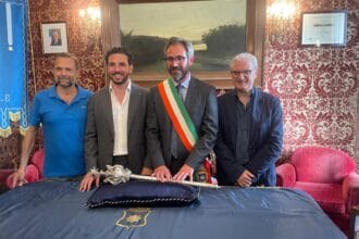 Trionfo per il sindaco Alberto Arcidiacono, riconfermato alla guida di Monreale per un secondo mandato. Grande entusiasmo questo pomeriggio nella sala del palazzo di città gremita di gente, durante la proclamazione che conferma la vittoria del primo cittadino con 16.119 voti, un vero e proprio plebiscito.