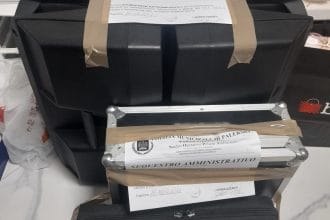 Palermo - Festeggiano le nozze in una sala ricevimenti in via Villagrazia, ma i vicini chiamano la Polizia Municipale per la musica ad alto volume e per forti schiamazzi.