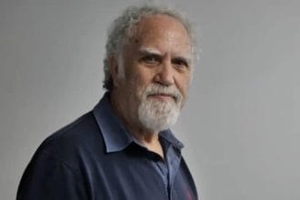 Carini piange la scomparsa di Ciccio Randazzo, attore, regista, scrittore e anima culturale della città. Un addio commosso