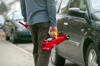 La Tragedia di Altofonte, il novantaduenne morto schiacciato dalla propria auto, ha destato dolore e cordoglio nel paese in provincia di Palermo.