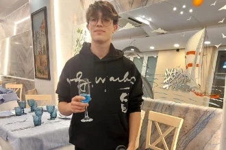 Una tragedia improvvisa ha colpito Palermo e una famiglia che ora piange la morte del giovane Simone Gnoffo, strappato alla vita a soli 18 anni. Il ragazzo è morto ieri, 31 maggio, in un incidente stradale lungo la via Pietro Bonanno, la strada che sale verso il Monte Pellegrino.