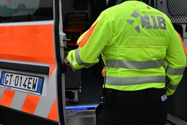 Tragedia sulla Statale 288: 15enne muore in un incidente Un terribile incidente stradale ha scosso la comunità di Ramacca, in provincia di Catania, questa mattina. Un ragazzo di soli 15 anni ha perso la vita in un tragico incidente avvenuto sulla strada statale 288.