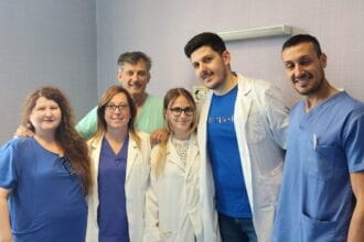 Presso il Centro Parkinson e Parkinsonismi del Policlinico "Paolo Giaccone" di Palermo, è disponibile una nuovissima terapia infusionale, la foslevodopa/foscarbidopa sottocute, per il trattamento della malattia di Parkinson in fase avanzata. L'equipe diretta dal professore Marco D'Amelio, responsabile della struttura che fa parte dell'unità operativa di Neurologia diretta dal professore Giuseppe Salemi, ha iniziato la cura dei primi quattro pazienti.
