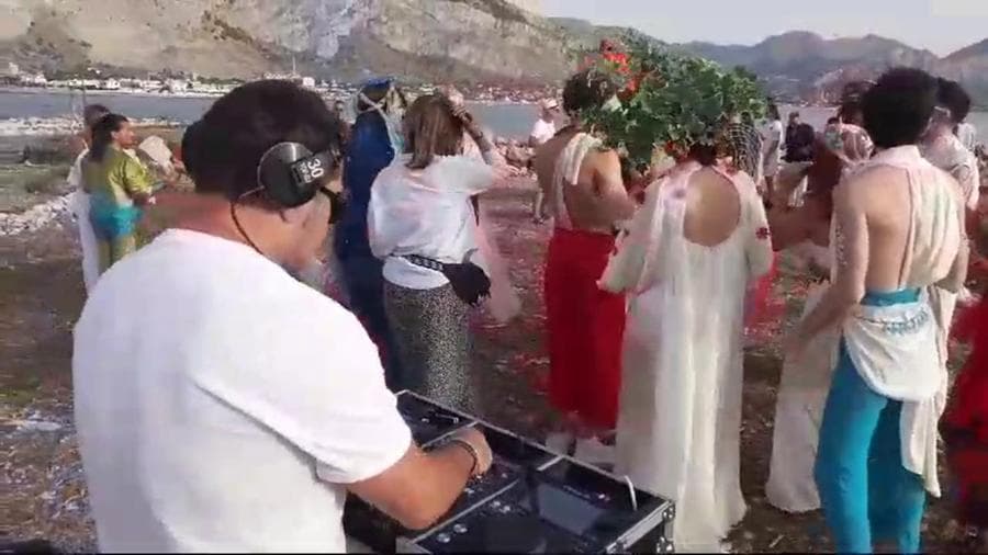 Un caso finito sul tavolo della Procura sta facendo discutere a Palermo: si tratta della festa abusiva scoperta lo scorso 29 giugno dalla Guardia di Finanza sull'Isola delle Femmine. Quel giorno le Fiamme Gialle hanno interrotto un party con circa 80 invitati, organizzato senza alcuna autorizzazione nella riserva naturale gestita dalla Lipu, denunciando tutti i partecipanti.