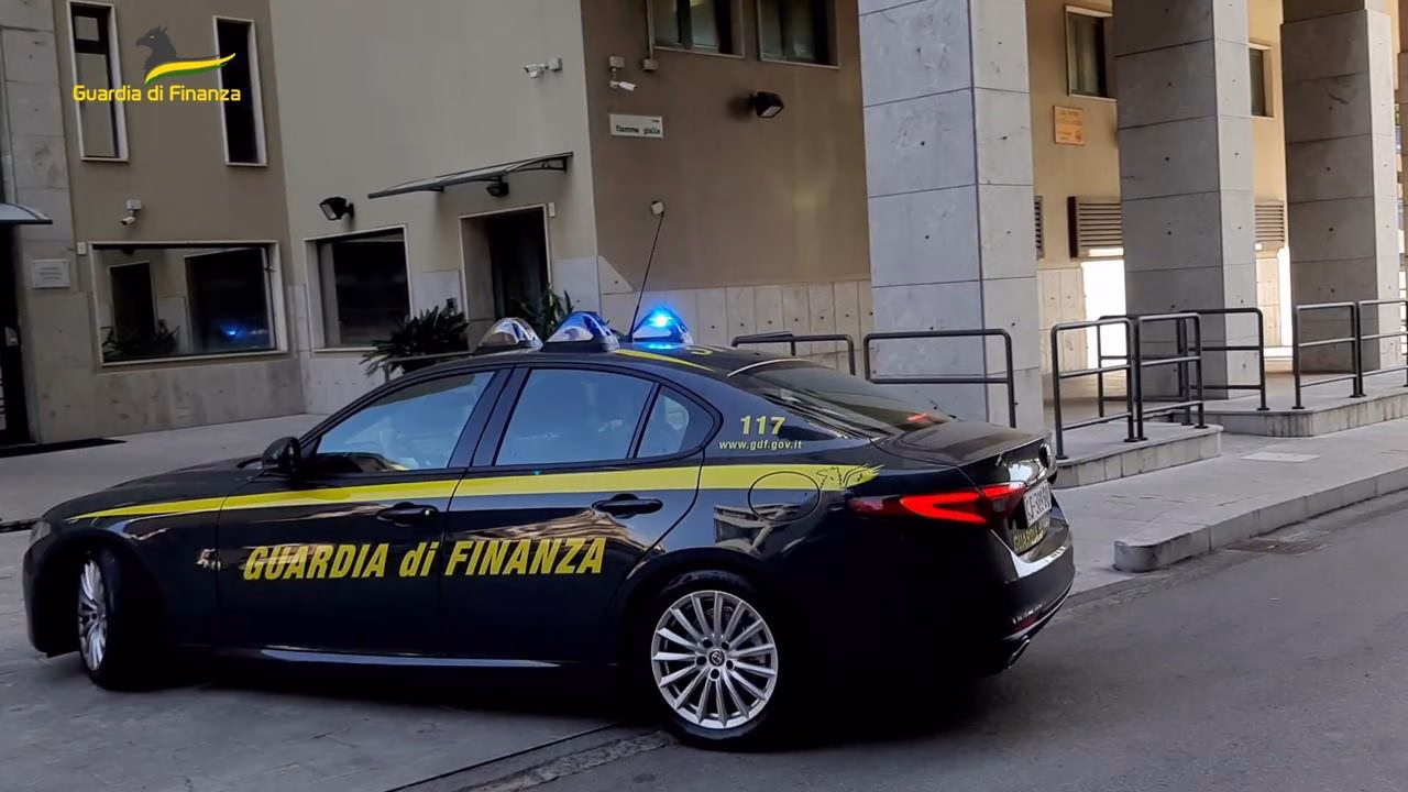 Corruzione e bancarotta, maxi sequestro di 30 milioni e misure interdittive per 6 indagati