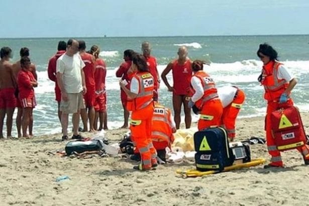Un uomo entra in mare, si sente male e muore poco dopo. La tragedia nelle acque dello Stagnone di Marsala