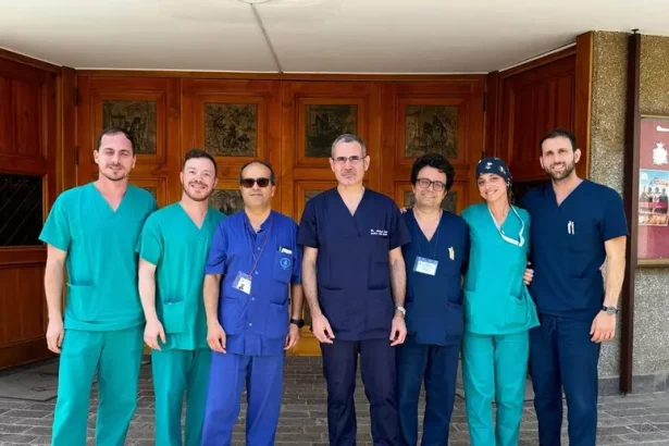 Palermo, intervento record al Buccheri La Ferla: rimosso tumore renale di 10 cm con tecnica mininvasiva L'approccio mininvasivo ha consentito minime perdite ematiche intraoperatorie e post-operatorie, un decorso post-operatorio più rapido, con tre giorni di degenza ospedaliera