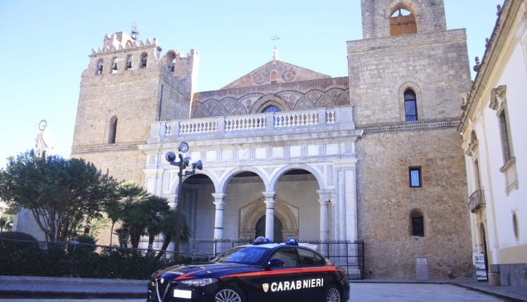 I Carabinieri di Monreale hanno arrestato un uomo di 47 anni trovato in possesso di una serra di cannabis e 160 grammi di droga pronta alla vendita