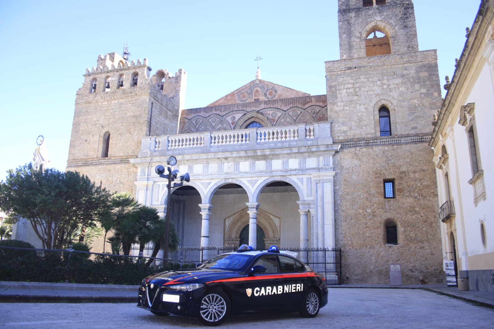 I Carabinieri di Monreale hanno arrestato un uomo di 47 anni trovato in possesso di una serra di cannabis e 160 grammi di droga pronta alla vendita