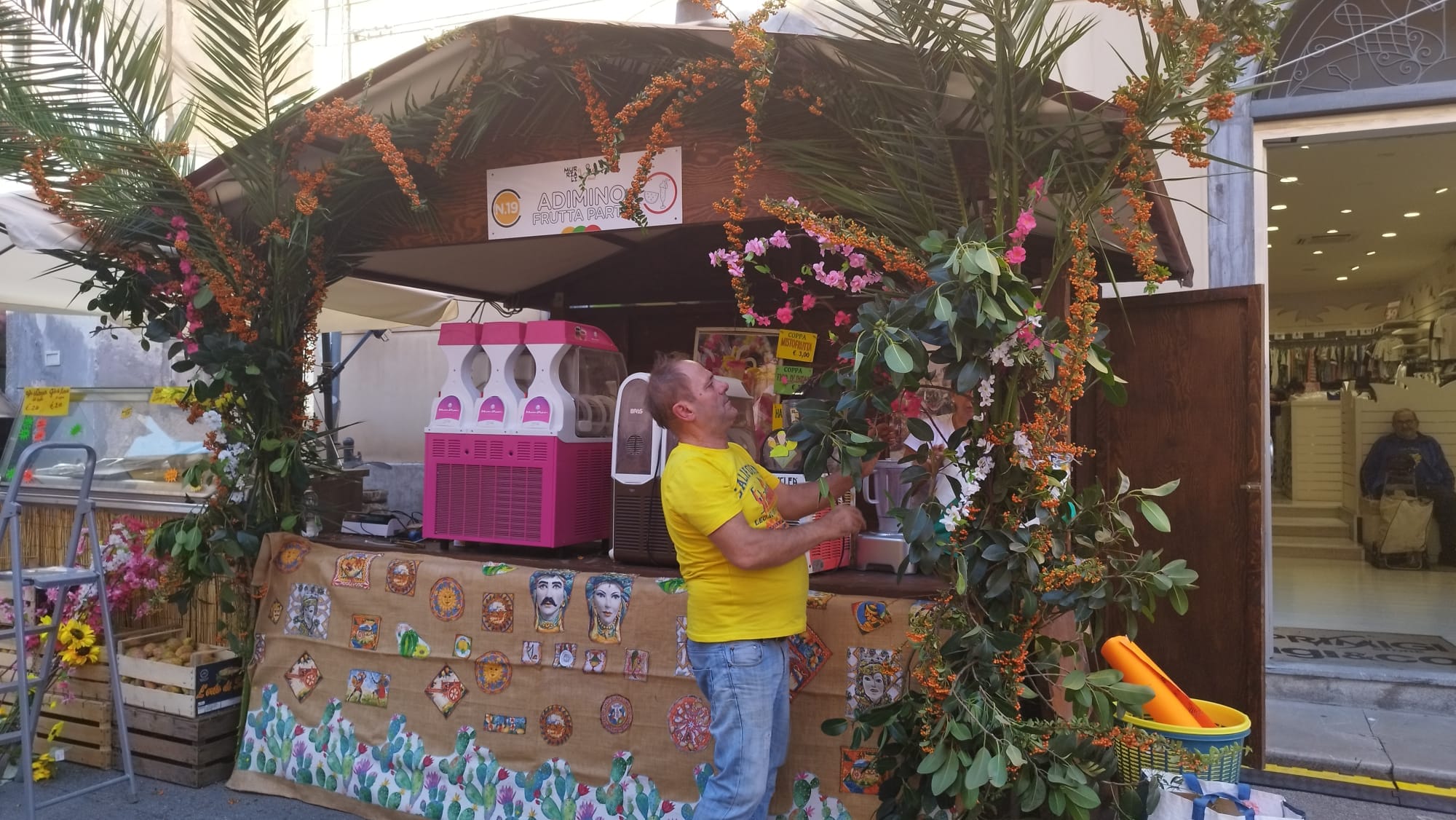 Da oggi a domenica, il centro storico di Monreale si trasforma in un palcoscenico di sapori e divertimento con il Murriali Food Feast. L'evento, giunto alla sua terza edizione, animerà largo Canale, via Pietro Novelli, piazzetta Vaglica, via Roma e piazzetta Arancio con 24 gazebo in legno, offrendo un'ampia varietà di cibo di strada.