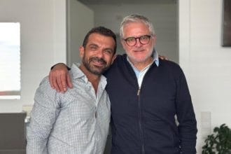 Si chiama Reinnervazione sensoriale mirata, in inglese Targeted Sensory Reinnervation - TSR, ed è una nuova frontiera della chirurgia nel trattamento e prevenzione del dolore dell'arto fantasma mediante il ripristino del senso del tatto e della propriocezione, cioè il controllo della posizione e del movimento del corpo, in base ai recettori periferici. È stata sperimentata dal chirurgo plastico altoatesino, Alexander Gardetto, direttore sanitario della clinica privata Brixsana di Bressanone. È stata eseguita anche all'Università di Padova, è stata illustrata davanti al dipartimento di difesa degli Stati Uniti in collegamento con 250 ospedali americani e, venerdì 25 ottobre, alle ore 18,00, sarà presentata anche a Palermo, presso il nuovo ambulatorio medico chirurgico poli-specialistico InFormaMedica Day Clinic di via Croce Rossa, 113, diretto dal chirurgo plastico Dario Palazzolo. Ingresso libero, per informazioni 091/7484060 e 331/9683083.