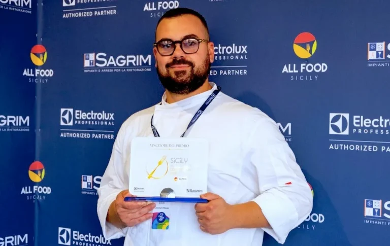 Vincenzo Antonio Viola e il vincitore del premio Sicily Young Chef Competition