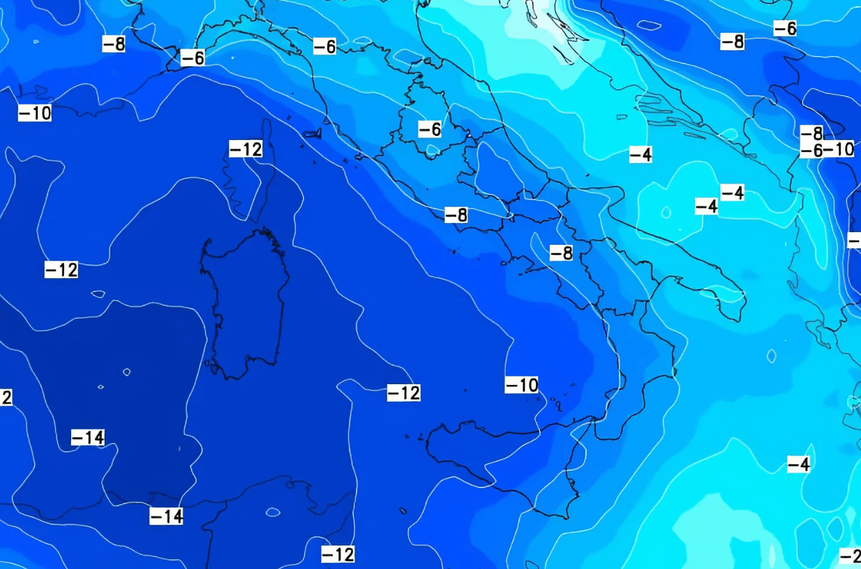 Le precipitazioni, attese con impazienza vista la scarsità delle riserve idriche, interesseranno inizialmente le province occidentali di Trapani, Palermo e Agrigento già da giovedì pomeriggio-sera. Entro venerdì mattina le piogge si estenderanno a tutta la Sicilia, con fenomeni localmente intensi e a carattere temporalesco. Le precipitazioni proseguiranno, seppur con qualche schiarita, anche durante il fine settimana.