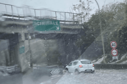 Forti piogge e allagamenti in Sicilia orientale, l'autostrada A18 trasformata in un fiume. Automobilisti in difficoltà