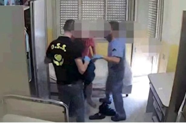 Orrore in una casa di riposo: anziani legati e immobilizzati al letto: 9 arresti Blitz dei Carabinieri in una casa di riposo dove anziani erano vittima di maltrattamenti e sevizie: 9 arresti.