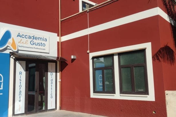 Palermo, al Forum apre un ristorante che insegna a 90 ragazzi a cucinare Al Forum Palermo sorge un nuovo ristorante didattico gestito da studenti dell'Accademia del Gusto