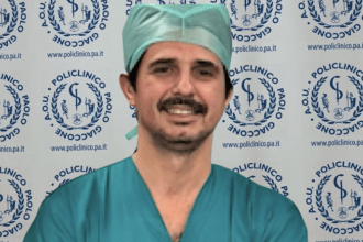 Presso la sala operatoria di Chirurgia Vascolare del Policlinico “Paolo Giaccone” di Palermo, una protesi vascolare personalizzata impiantata attraverso l’arteria femorale ha salvato la vita a un paziente di 72 anni affetto da una grave patologia aneurismatica toraco-addominale con alto rischio di rottura e quindi di mortalità.