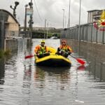 Allerta meteo rossa Sicilia, primi allagamenti: salvato un automobilista Allerta rossa in Sicilia orientale, i vigili del fuoco al lavoro per danni d'acqua, dissesti statici e soccorso persone. Catania, Palagonia e Riposto tra i comuni più colpiti