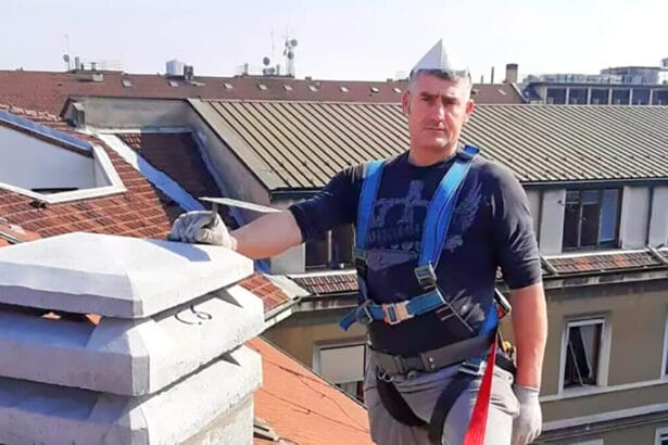 Tragedia sul lavoro: caduta fatale per imprenditore edile siciliano Mercoledì 8 gennaio, un tragico incidente sul lavoro ha scosso la comunità di Trescore Cremasco, in provincia di Cremona. Carmelo Longhitano, 51 anni, imprenditore edile originario di Bronte e titolare dell'azienda Edil Cm di Longhitano (Brescia), ha perso la vita dopo una caduta dal tetto di un capannone.