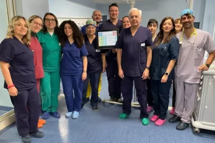 È stato dimesso dopo 57 giorni di ricovero nel reparto di Terapia intensiva dell'ospedale di Acireale un 59enne che era stato ricoverato per un'intossicazione alimentare da tossina botulinica che aveva causato una grave sindrome paralizzante, coinvolgendo la muscolatura respiratoria e il sistema nervoso.