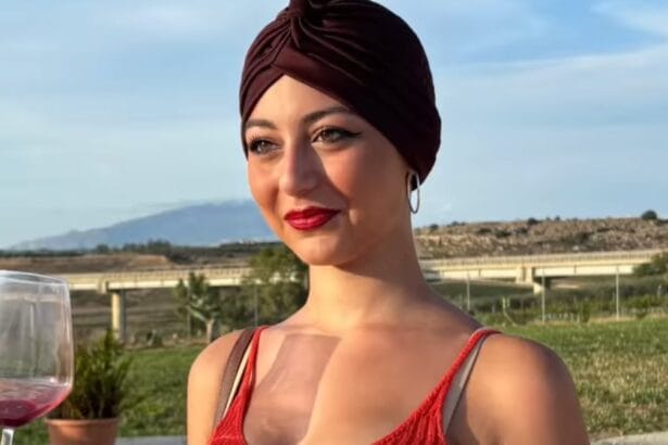 Palermo in lutto per Deny, 23 anni: "Vivete e sorridete, anche per me" Palermo piange la scomparsa di Deny Sciortino, una giovane di 23 anni che ha affrontato con coraggio e serenità una grave malattia. Prima di lasciarli, Deny ha voluto donare ai suoi cari una lettera piena d'amore, un messaggio di speranza e un invito a vivere appieno ogni istante.