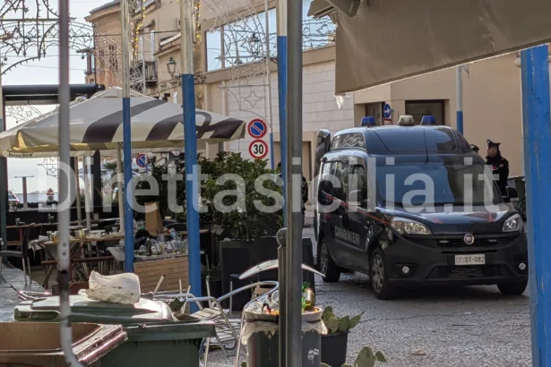 Due giovani hanno perso la vita e altri tre sono rimasti feriti in una sparatoria avvenuta nella notte in piazza Duomo a Monreale, in provincia di Palermo. Le vittime sono Salvatore Turdo, di 23 anni, e Massimo Pirozzo, di 26 anni.