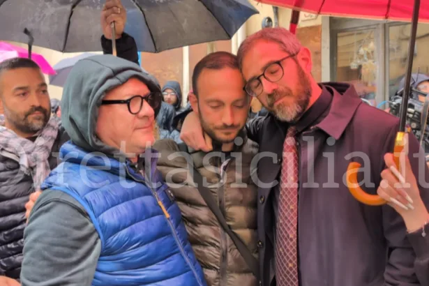 Monreale si prepara a commemorare Massimo Pirozzo, Salvo Turdo e Andrea Miceli, vittime di una sparatoria avvenuta il 27 aprile a seguito di una lite. La fiaccolata è prevista per stasera, 29 aprile.