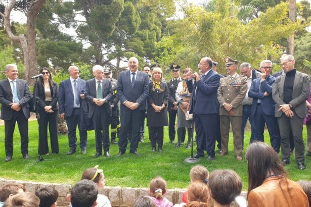 Interventi di riqualificazione della struttura, della pavimentazione ed interventi al verde. Innovazione tecnologica e notevole miglioramento della fruibilità. E’ questo il nuovo volto del parco “Piersanti Mattarella” e del parterre “Falcone Morvillo” oggetto di importanti lavori di riqualificazione e da oggi, dunque, di nuovo disponibile a palermitani e turisti.