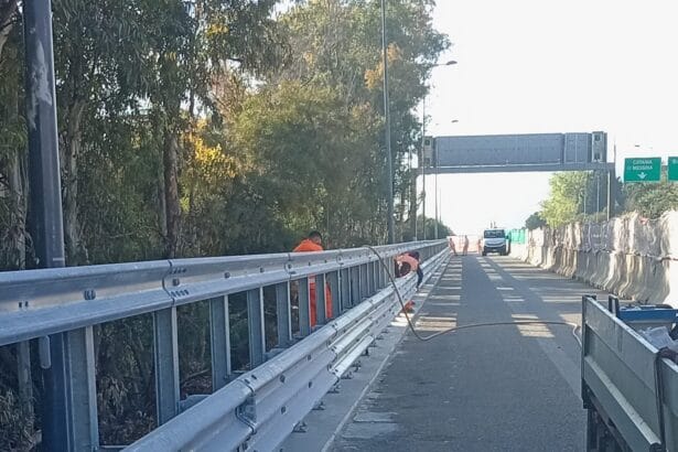 Sono iniziati oggi i lavori per la rimozione del restringimento di carreggiata di circa un chilometro presente sull’autostrada Palermo-Catania, all’altezza dello svincolo di Bagheria, in direzione del capoluogo siciliano. L’intervento è stato disposto dal commissario straordinario per il Piano di manutenzione dell'A19, il presidente della Regione Siciliana, Renato Schifani, in vista delle imminenti festività pasquali. L’obiettivo è quello di garantire la massima fluidità del traffico e agevolare gli spostamenti degli automobilisti, riducendo al minimo la presenza di cantieri lungo le principali arterie stradali.