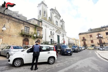 I Carabinieri delle Compagnie di Lercara Friddi e di Corleone, unitamente ai colleghi della Stazione di Prizzi, hanno arrestato due catanesi di 36 e 47 anni, già noti alle forze dell’ordine, accusati di truffa aggravata ed estorsione in concorso ai danni di anziani.