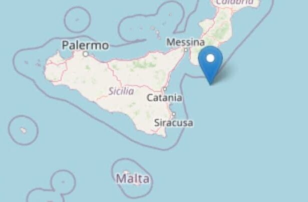 Un forte terremoto di magnitudo ML 4.8 è avvenuto tra la Sicilia e la Calabria nella zona del Mar Ionio Meridionale nella notte del 16 aprile alle 03:26:08 ora italiana.