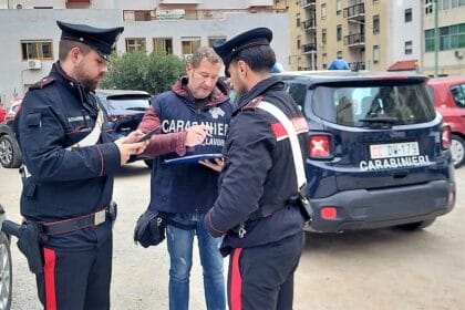 Blitz dei carabinieri tra Palermo e Agrigento: scoperti 14 lavoratori in nero su 21. Sanzioni per 52 mila euro a tre imprese, due edili e una del settore turistico-alberghiero, che ora dovranno mettersi in regola per poter riprendere le attività.
