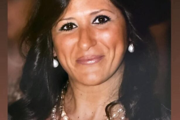 La comunità di Partinico piange la scomparsa di Gabriella Anzelmo, architetto e docente stimata, venuta a mancare a Roma per un male incurabile. Nonostante il dolore, la sua famiglia ha onorato la volontà di Gabriella donando le sue cornee, un gesto d’amore che ridà speranza ad altri. La camera ardente sarà allestita al Rosariello, accanto alla Chiesa Madre.