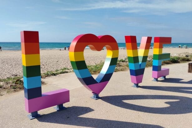 Balestrate, il lungomare si veste d’arcobaleno con la scritta “LOVE” Balestrate - Un messaggio forte e chiaro, visibile a tutti, prende forma sul lungomare di Balestrate dove la scritta “LOVE” si colora con le tinte dell’arcobaleno, simbolo universale di inclusione, rispetto e diritti. Un’iniziativa fortemente voluta e promossa dal Vicesindaco Marisa Saputo, che ha inteso trasformare un punto simbolico del paese in un segno concreto di apertura, dialogo e accoglienza.